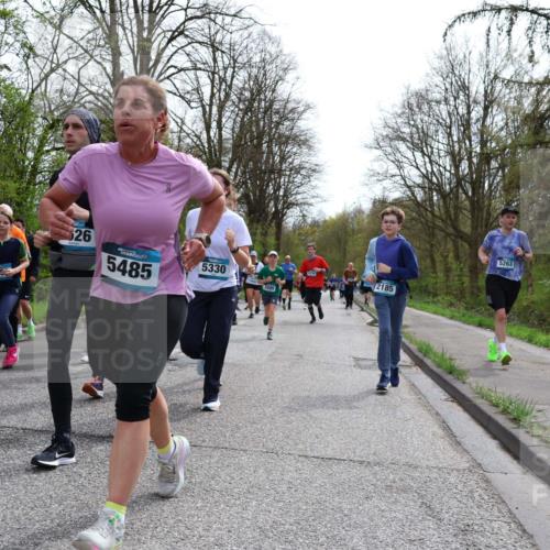 12.04.2026 - 45. Internationalen Wilhelmsburger Insellauf Yannick Fuchs http://msf.ph/oto/9505015 12.04.2026 12:55:08 Laufen 17, 535, 26, 5485, 5330, 3995, 2185, 5263 meine-sportfotos.de