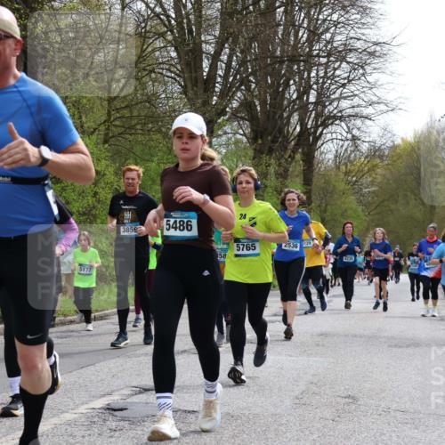 12.04.2026 - 45. Internationalen Wilhelmsburger Insellauf Yannick Fuchs http://msf.ph/oto/9505043 12.04.2026 12:55:14 Laufen 5177, 3859, 24, 5486, 5765, 2536, 129, 358, 4235, 4719, 3170 meine-sportfotos.de