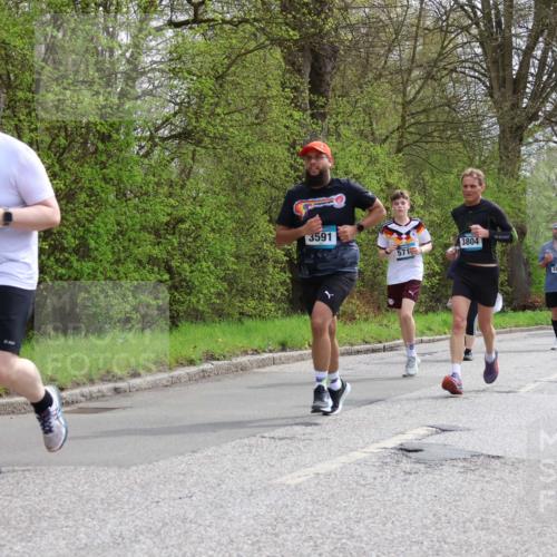 12.04.2026 - 45. Internationalen Wilhelmsburger Insellauf Yannick Fuchs http://msf.ph/oto/9505111 12.04.2026 12:55:28 Laufen 3652, 3591, 3804, 3862, 4114, 3278 meine-sportfotos.de