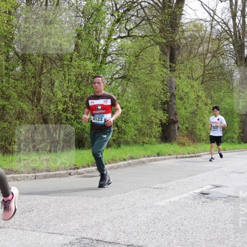12.04.2026 - 45. Internationalen Wilhelmsburger Insellauf Yannick Fuchs http://msf.ph/oto/9505150 12.04.2026 12:55:38 Laufen 563, 4122, 4650, 3489, 5077 meine-sportfotos.de