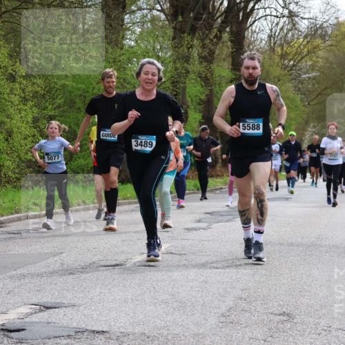 12.04.2026 - 45. Internationalen Wilhelmsburger Insellauf Yannick Fuchs http://msf.ph/oto/9505161 12.04.2026 12:55:40 Laufen 5077, 3489, 5588, 4797 meine-sportfotos.de