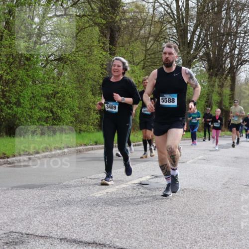 12.04.2026 - 45. Internationalen Wilhelmsburger Insellauf Yannick Fuchs http://msf.ph/oto/9505172 12.04.2026 12:55:42 Laufen 3489, 5588, 4217, 4886 meine-sportfotos.de