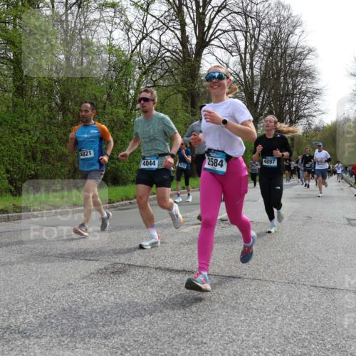 12.04.2026 - 45. Internationalen Wilhelmsburger Insellauf Yannick Fuchs http://msf.ph/oto/9505239 12.04.2026 12:55:57 Laufen 4821, 4044, 3313, 2584, 4897 meine-sportfotos.de