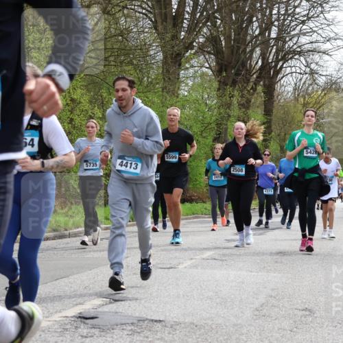 12.04.2026 - 45. Internationalen Wilhelmsburger Insellauf Yannick Fuchs http://msf.ph/oto/9505268 12.04.2026 12:56:03 Laufen 5564, 64, 5735, 4413, 544, 5599, 2412, 2508, 4373, 5428, 5208 meine-sportfotos.de