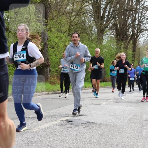 12.04.2026 - 45. Internationalen Wilhelmsburger Insellauf Yannick Fuchs http://msf.ph/oto/9505270 12.04.2026 12:56:03 Laufen 64, 4764, 4413, 5599, 2508, 5735, 2412, 4373, 5428 meine-sportfotos.de