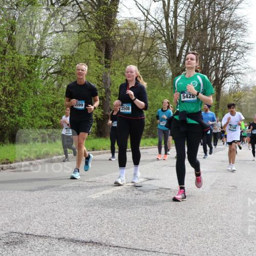 12.04.2026 - 45. Internationalen Wilhelmsburger Insellauf Yannick Fuchs http://msf.ph/oto/9505286 12.04.2026 12:56:06 Laufen 5735, 4951, 599, 2508, 241, 5428, 5198, 2478 meine-sportfotos.de