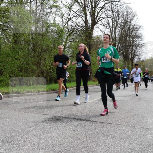 12.04.2026 - 45. Internationalen Wilhelmsburger Insellauf Yannick Fuchs http://msf.ph/oto/9505291 12.04.2026 12:56:07 Laufen 5599, 2508, 5428, 5198, 2478, 5165 meine-sportfotos.de