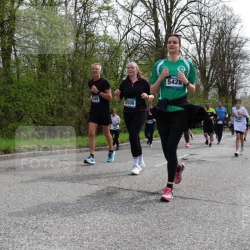 12.04.2026 - 45. Internationalen Wilhelmsburger Insellauf Yannick Fuchs http://msf.ph/oto/9505293 12.04.2026 12:56:08 Laufen 5599, 2508, 5428, 4372, 198, 2478 meine-sportfotos.de