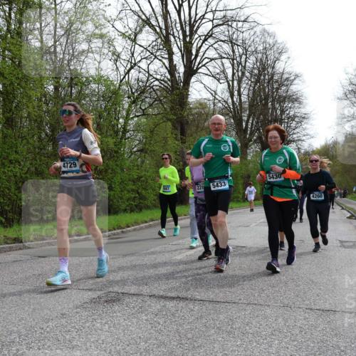 12.04.2026 - 45. Internationalen Wilhelmsburger Insellauf Yannick Fuchs http://msf.ph/oto/9505381 12.04.2026 12:56:24 Laufen 4729, 5667, 228, 5433, 5430, 4260 meine-sportfotos.de