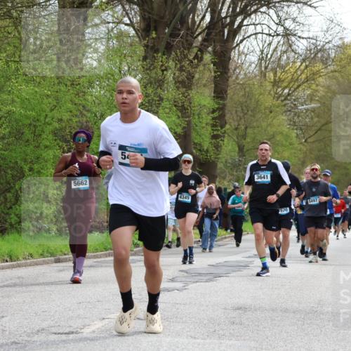 12.04.2026 - 45. Internationalen Wilhelmsburger Insellauf Yannick Fuchs http://msf.ph/oto/9505436 12.04.2026 12:56:35 Laufen 38, 5662, 5, 4345, 3641, 970, 5497, 5499, 5565 meine-sportfotos.de