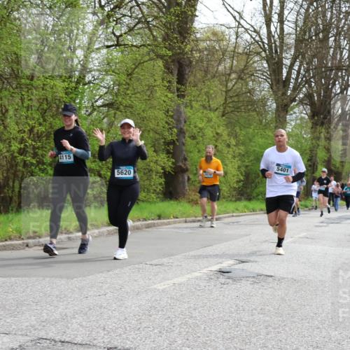 12.04.2026 - 45. Internationalen Wilhelmsburger Insellauf Yannick Fuchs http://msf.ph/oto/9505440 12.04.2026 12:56:36 Laufen 4115, 5620, 3870, 5401, 3641 meine-sportfotos.de