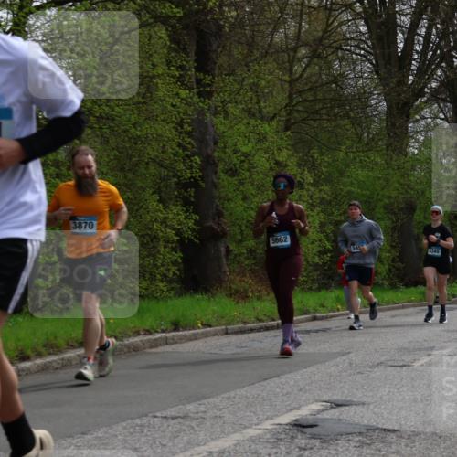 12.04.2026 - 45. Internationalen Wilhelmsburger Insellauf Yannick Fuchs http://msf.ph/oto/9505453 12.04.2026 12:56:38 Laufen 5401, 3870, 5662, 4345, 3641, 5028, 5497, 970 meine-sportfotos.de