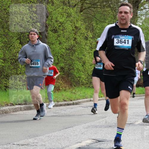 12.04.2026 - 45. Internationalen Wilhelmsburger Insellauf Yannick Fuchs http://msf.ph/oto/9505467 12.04.2026 12:56:41 Laufen 5455, 155, 3641, 4345, 3970, 5497 meine-sportfotos.de