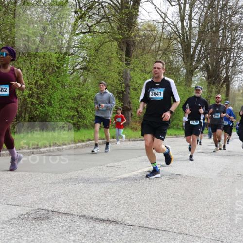12.04.2026 - 45. Internationalen Wilhelmsburger Insellauf Yannick Fuchs http://msf.ph/oto/9505470 12.04.2026 12:56:41 Laufen 5662, 5433, 5155, 3641, 3970, 5497, 5499 meine-sportfotos.de