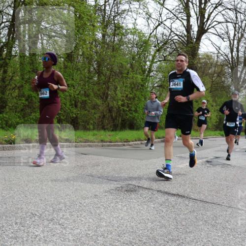 12.04.2026 - 45. Internationalen Wilhelmsburger Insellauf Yannick Fuchs http://msf.ph/oto/9505474 12.04.2026 12:56:42 Laufen 5662, 3641, 4345, 5497, 5499, 3970, 183 meine-sportfotos.de