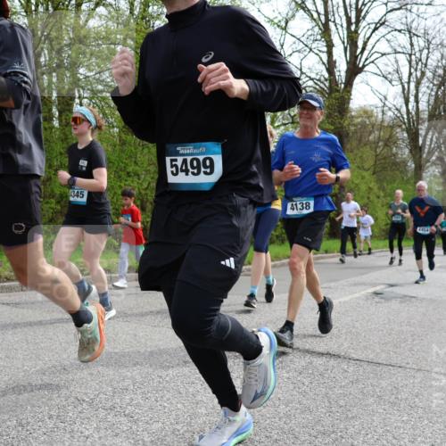 12.04.2026 - 45. Internationalen Wilhelmsburger Insellauf Yannick Fuchs http://msf.ph/oto/9505492 12.04.2026 12:56:45 Laufen 97, 5499, 1345, 4138 meine-sportfotos.de