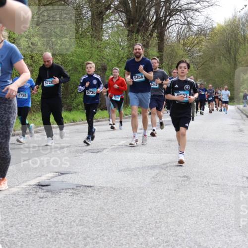 12.04.2026 - 45. Internationalen Wilhelmsburger Insellauf Yannick Fuchs http://msf.ph/oto/9505518 12.04.2026 12:56:51 Laufen 65, 2728, 5728, 5730, 2077, 5458, 3242, 23 meine-sportfotos.de