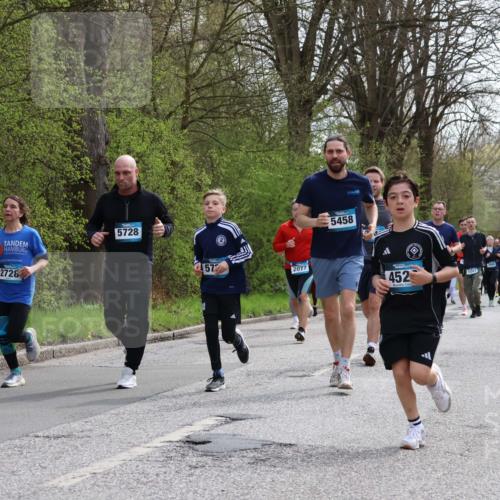 12.04.2026 - 45. Internationalen Wilhelmsburger Insellauf Yannick Fuchs http://msf.ph/oto/9505520 12.04.2026 12:56:52 Laufen 5728, 2728, 57, 2077, 5458, 452, 5347 meine-sportfotos.de