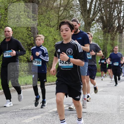12.04.2026 - 45. Internationalen Wilhelmsburger Insellauf Yannick Fuchs http://msf.ph/oto/9505527 12.04.2026 12:56:53 Laufen 5728, 5730, 4528, 42, 4173, 15247 meine-sportfotos.de