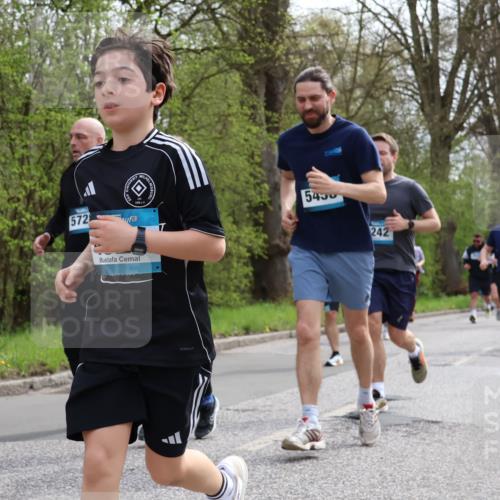 12.04.2026 - 45. Internationalen Wilhelmsburger Insellauf Yannick Fuchs http://msf.ph/oto/9505530 12.04.2026 12:56:54 Laufen 493, 572, 1908, 5430, 242 meine-sportfotos.de