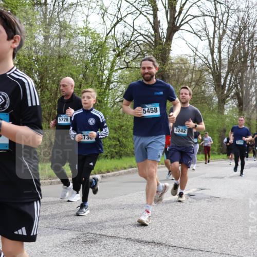 12.04.2026 - 45. Internationalen Wilhelmsburger Insellauf Yannick Fuchs http://msf.ph/oto/9505533 12.04.2026 12:56:54 Laufen 3, 1928, 5728, 73, 5458, 3242, 4173 meine-sportfotos.de