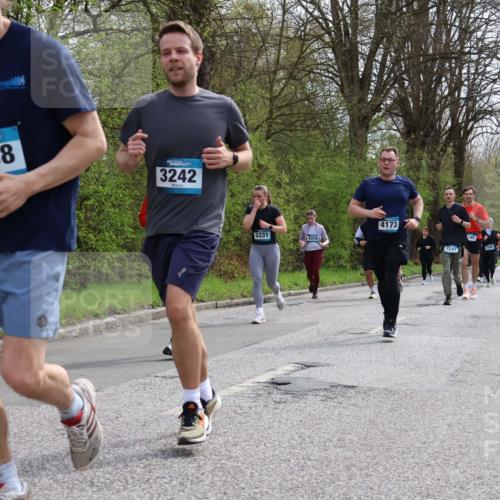 12.04.2026 - 45. Internationalen Wilhelmsburger Insellauf Yannick Fuchs http://msf.ph/oto/9505534 12.04.2026 12:56:55 Laufen 5458, 3242, 5231, 4314, 4173, 5247, 745 meine-sportfotos.de