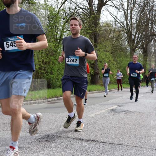 12.04.2026 - 45. Internationalen Wilhelmsburger Insellauf Yannick Fuchs http://msf.ph/oto/9505536 12.04.2026 12:56:55 Laufen 545, 3242, 5231, 4173, 2745 meine-sportfotos.de