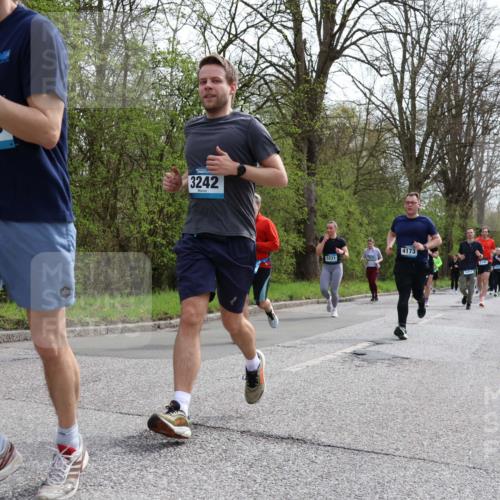 12.04.2026 - 45. Internationalen Wilhelmsburger Insellauf Yannick Fuchs http://msf.ph/oto/9505537 12.04.2026 12:56:55 Laufen 5458, 3242, 5231, 434, 4173, 1947 meine-sportfotos.de