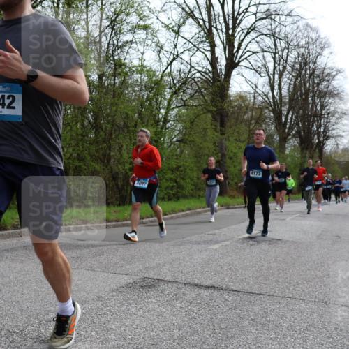 12.04.2026 - 45. Internationalen Wilhelmsburger Insellauf Yannick Fuchs http://msf.ph/oto/9505541 12.04.2026 12:56:56 Laufen 3242, 2077, 5231, 4173 meine-sportfotos.de