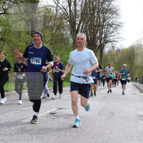 12.04.2026 - 45. Internationalen Wilhelmsburger Insellauf Yannick Fuchs http://msf.ph/oto/9505579 12.04.2026 12:57:03 Laufen 5504, 5234, 5795, 5477, 5682, 5713, 4736, 5665 meine-sportfotos.de