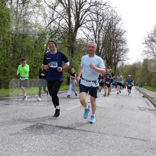 12.04.2026 - 45. Internationalen Wilhelmsburger Insellauf Yannick Fuchs http://msf.ph/oto/9505582 12.04.2026 12:57:04 Laufen 5504, 5795, 57 meine-sportfotos.de