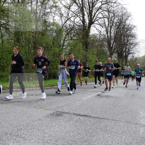 12.04.2026 - 45. Internationalen Wilhelmsburger Insellauf Yannick Fuchs http://msf.ph/oto/9505589 12.04.2026 12:57:05 Laufen 5504, 5234, 5477, 5682, 4736 meine-sportfotos.de