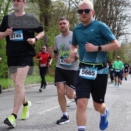 12.04.2026 - 45. Internationalen Wilhelmsburger Insellauf Yannick Fuchs http://msf.ph/oto/9505601 12.04.2026 12:57:08 Laufen 3745, 19, 4453, 47, 5665, 2421 meine-sportfotos.de