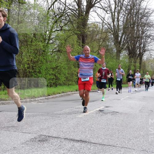 12.04.2026 - 45. Internationalen Wilhelmsburger Insellauf Yannick Fuchs http://msf.ph/oto/9505653 12.04.2026 12:57:18 Laufen 4901, 2925, 2337, 40 meine-sportfotos.de
