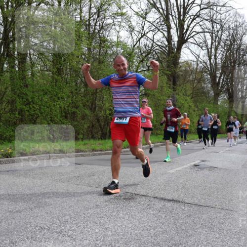 12.04.2026 - 45. Internationalen Wilhelmsburger Insellauf Yannick Fuchs http://msf.ph/oto/9505659 12.04.2026 12:57:19 Laufen 4907, 46, 2925 meine-sportfotos.de
