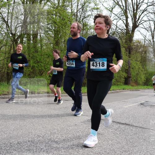 12.04.2026 - 45. Internationalen Wilhelmsburger Insellauf Yannick Fuchs http://msf.ph/oto/9505718 12.04.2026 12:57:32 Laufen 102, 4204, 4318, 3943 meine-sportfotos.de