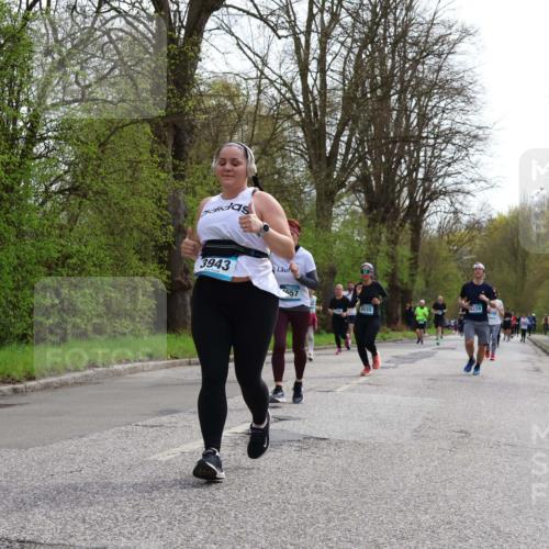 12.04.2026 - 45. Internationalen Wilhelmsburger Insellauf Yannick Fuchs http://msf.ph/oto/9505724 12.04.2026 12:57:33 Laufen 3943, 557, 3035, 229 meine-sportfotos.de