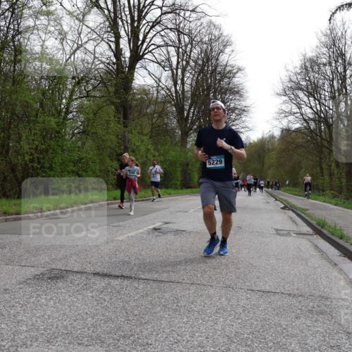 12.04.2026 - 45. Internationalen Wilhelmsburger Insellauf Yannick Fuchs http://msf.ph/oto/9505748 12.04.2026 12:57:37 Laufen 135, 5088, 5229 meine-sportfotos.de