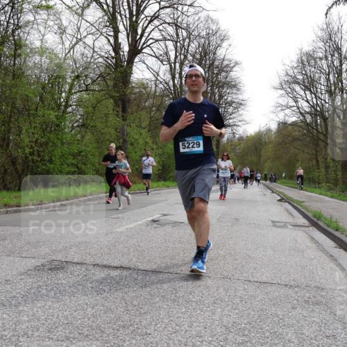 12.04.2026 - 45. Internationalen Wilhelmsburger Insellauf Yannick Fuchs http://msf.ph/oto/9505749 12.04.2026 12:57:38 Laufen 794, 5229, 4775 meine-sportfotos.de