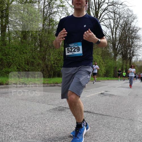 12.04.2026 - 45. Internationalen Wilhelmsburger Insellauf Yannick Fuchs http://msf.ph/oto/9505753 12.04.2026 12:57:38 Laufen 5229, 4775 meine-sportfotos.de