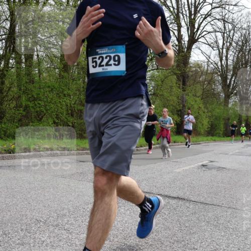 12.04.2026 - 45. Internationalen Wilhelmsburger Insellauf Yannick Fuchs http://msf.ph/oto/9505754 12.04.2026 12:57:39 Laufen 5229, 5088, 4775 meine-sportfotos.de