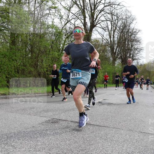 12.04.2026 - 45. Internationalen Wilhelmsburger Insellauf Yannick Fuchs http://msf.ph/oto/9505834 12.04.2026 12:58:29 Laufen 3440, 3571, 121 meine-sportfotos.de