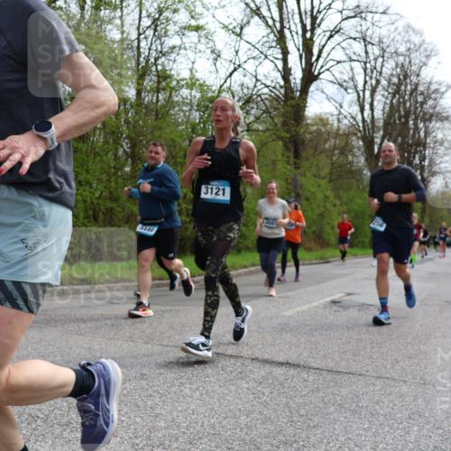 12.04.2026 - 45. Internationalen Wilhelmsburger Insellauf Yannick Fuchs http://msf.ph/oto/9505838 12.04.2026 12:58:29 Laufen 571, 3440, 3121, 409, 256 meine-sportfotos.de