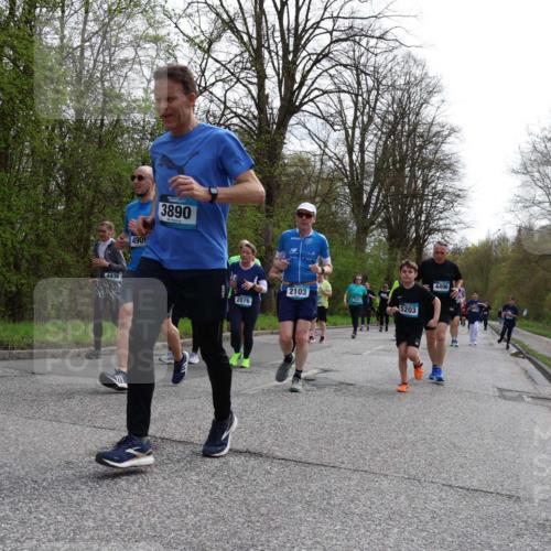 12.04.2026 - 45. Internationalen Wilhelmsburger Insellauf Yannick Fuchs http://msf.ph/oto/9505944 12.04.2026 12:58:54 Laufen 4436, 4909, 3890, 2076, 2103, 5203, 4496 meine-sportfotos.de