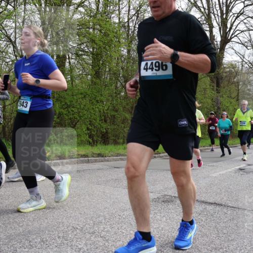 12.04.2026 - 45. Internationalen Wilhelmsburger Insellauf Yannick Fuchs http://msf.ph/oto/9505959 12.04.2026 12:58:57 Laufen 5768, 436, 1943, 4496, 3868, 4356, 2289, 194 meine-sportfotos.de