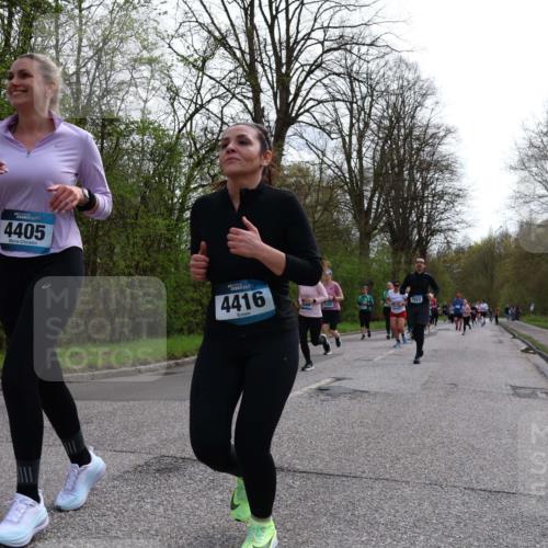 12.04.2026 - 45. Internationalen Wilhelmsburger Insellauf Yannick Fuchs http://msf.ph/oto/9506007 12.04.2026 12:59:06 Laufen 4405, 45, 4416, 2922 meine-sportfotos.de