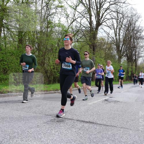 12.04.2026 - 45. Internationalen Wilhelmsburger Insellauf Yannick Fuchs http://msf.ph/oto/9506352 12.04.2026 13:00:23 Laufen 5586, 2998, 3406, 3138, 4364 meine-sportfotos.de