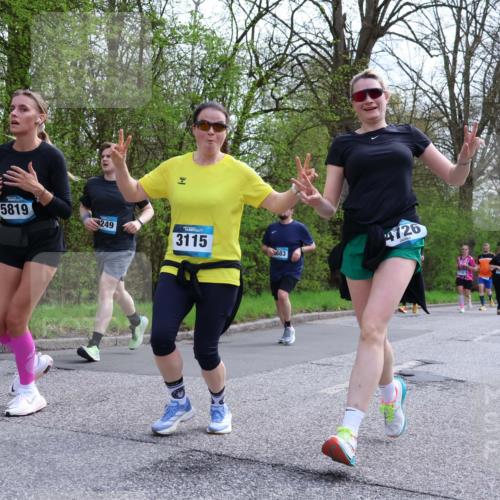 12.04.2026 - 45. Internationalen Wilhelmsburger Insellauf Yannick Fuchs http://msf.ph/oto/9506464 12.04.2026 13:00:45 Laufen 5819, 4249, 3115, 4726, 683 meine-sportfotos.de