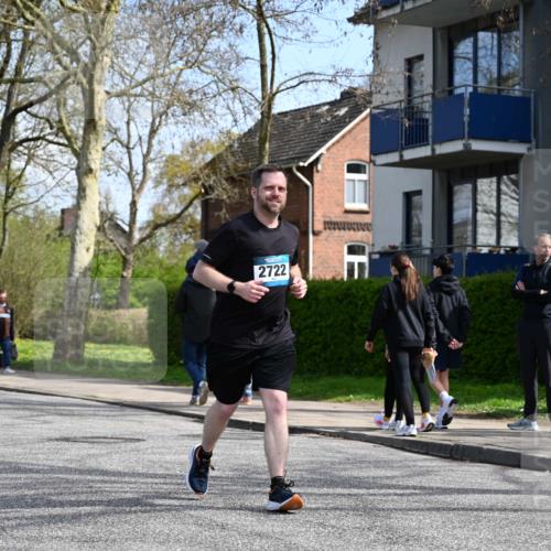 12.04.2026 - 45. Internationalen Wilhelmsburger Insellauf J. Mangold http://msf.ph/oto/9507010 12.04.2026 11:42:09 Ziel 2722, 2722, 5432 meine-sportfotos.de