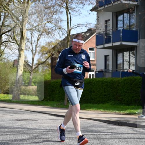 12.04.2026 - 45. Internationalen Wilhelmsburger Insellauf J. Mangold http://msf.ph/oto/9507042 12.04.2026 11:42:26 Ziel 2722, 5432 meine-sportfotos.de